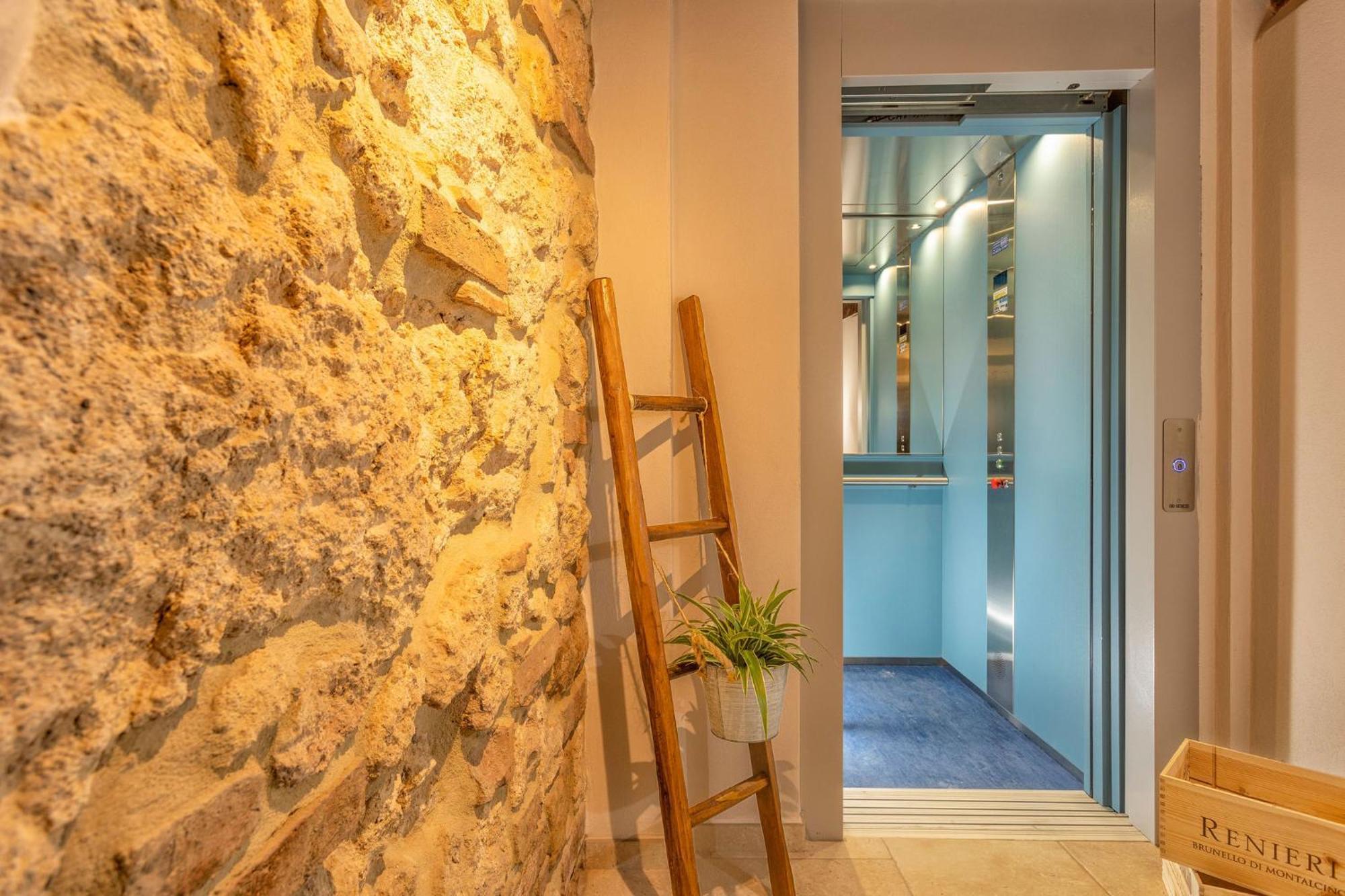 Palazzo Falcinelli Luxury Room In Montepulciano Center With Air Conditioning And Elevator Extérieur photo